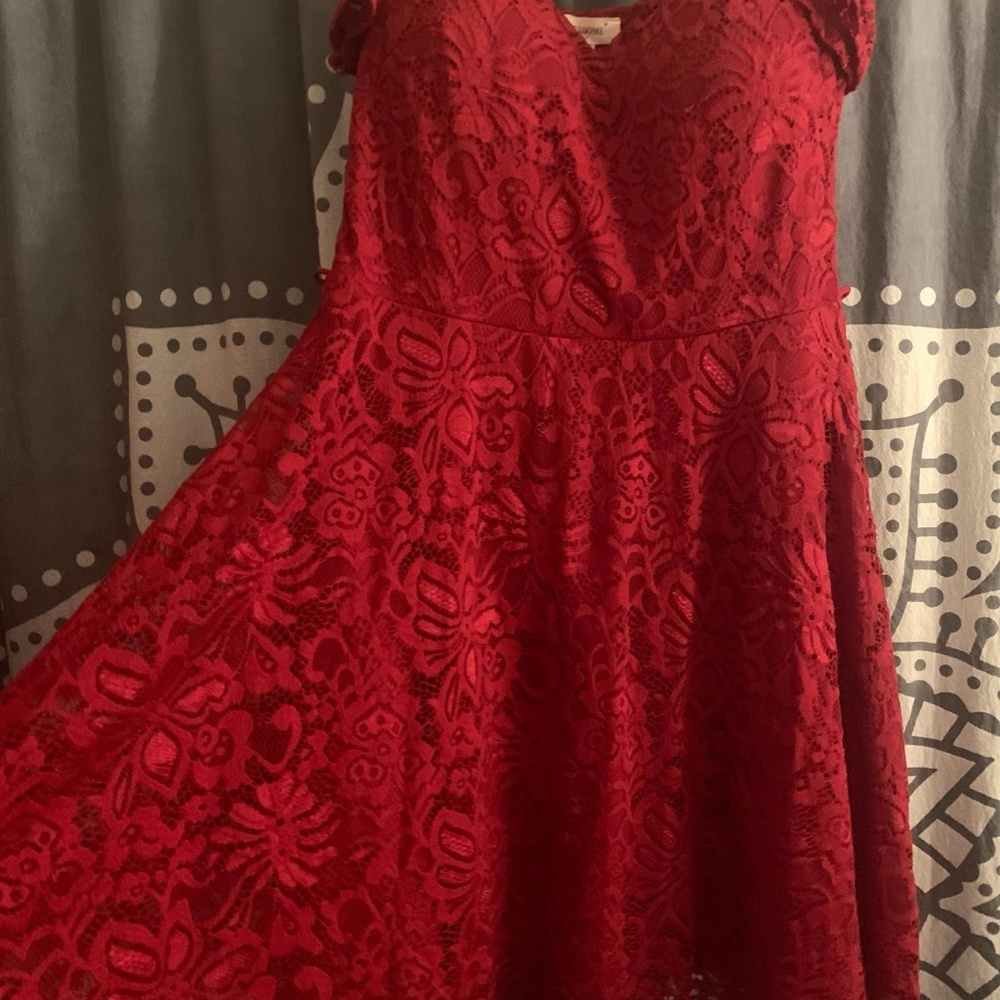 Red lace off the shoulder dress - Picture 2 of 5